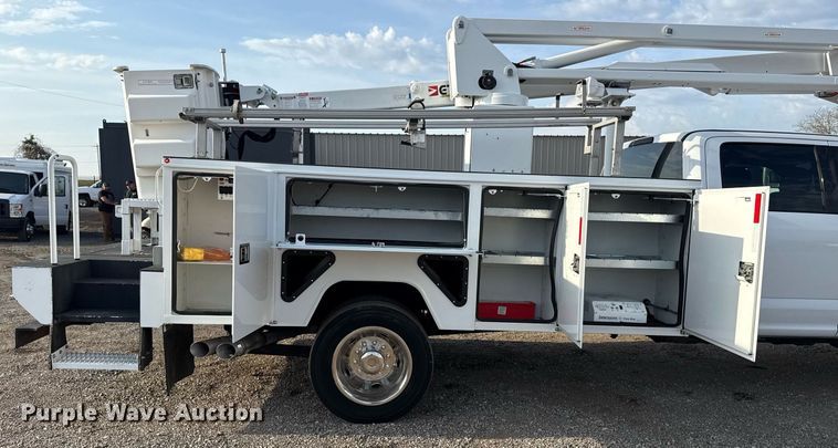image for item EG5693 2018 Ford F550 Crew Cab bucket truck
