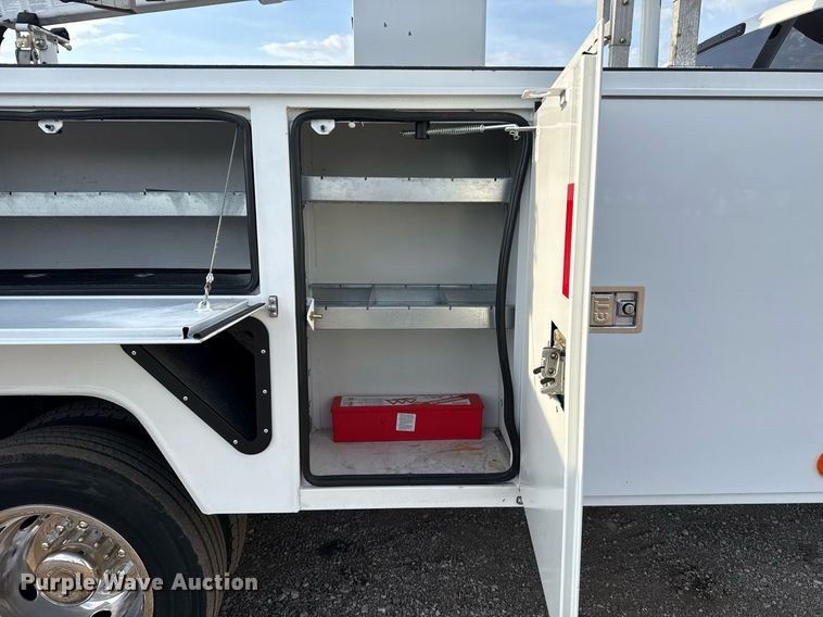 image for item EG5693 2018 Ford F550 Crew Cab bucket truck