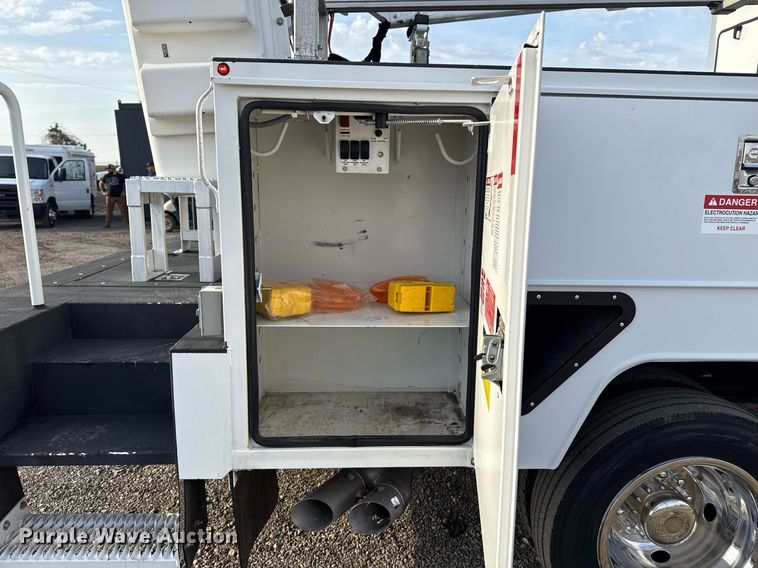 image for item EG5693 2018 Ford F550 Crew Cab bucket truck