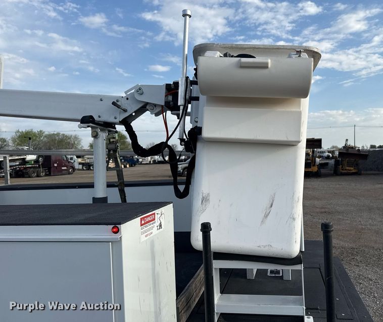 image for item EG5693 2018 Ford F550 Crew Cab bucket truck