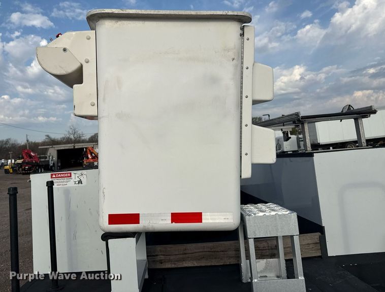 image for item EG5693 2018 Ford F550 Crew Cab bucket truck