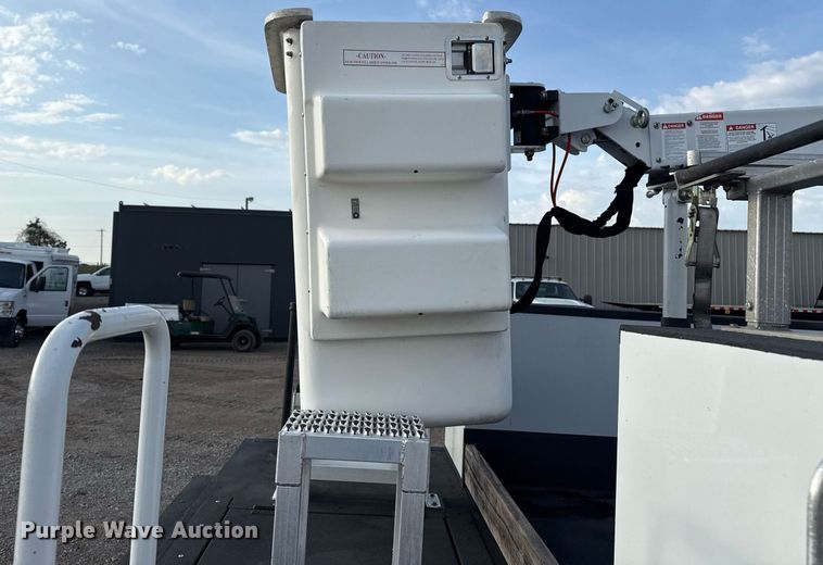 image for item EG5693 2018 Ford F550 Crew Cab bucket truck