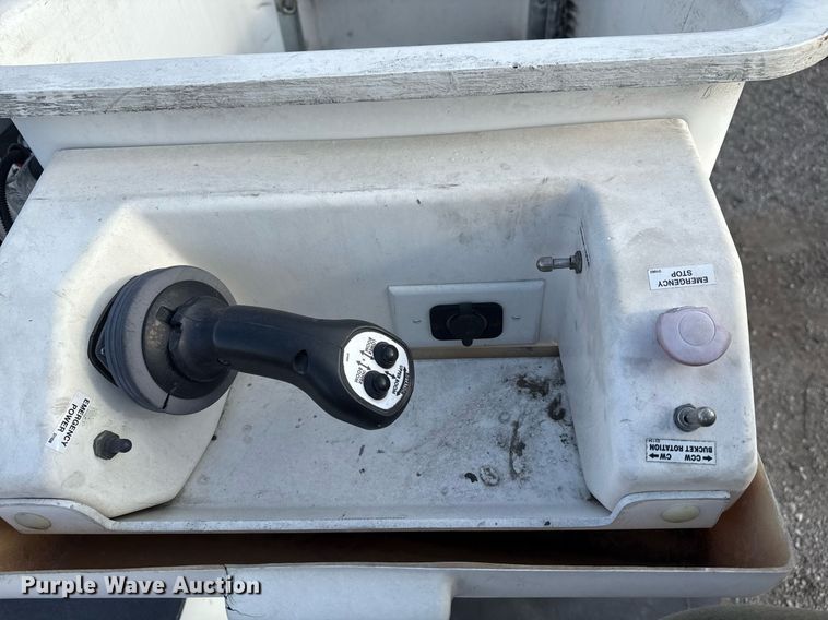 image for item EG5693 2018 Ford F550 Crew Cab bucket truck