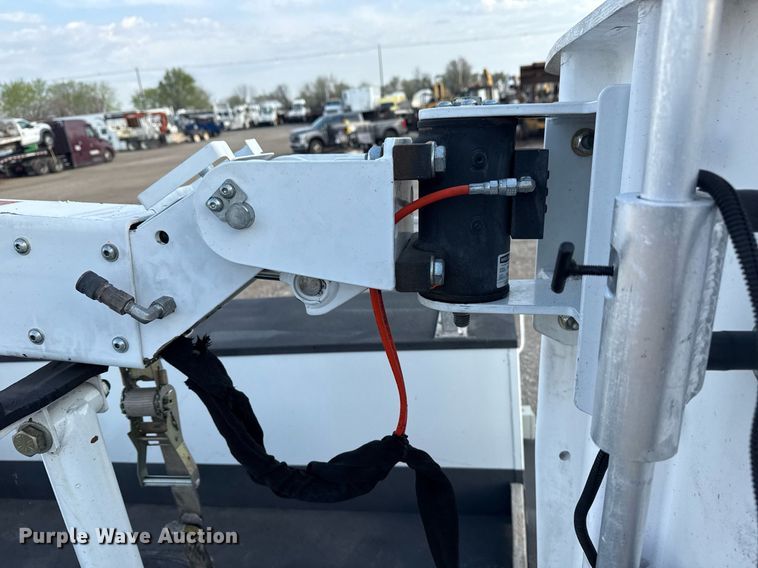 image for item EG5693 2018 Ford F550 Crew Cab bucket truck