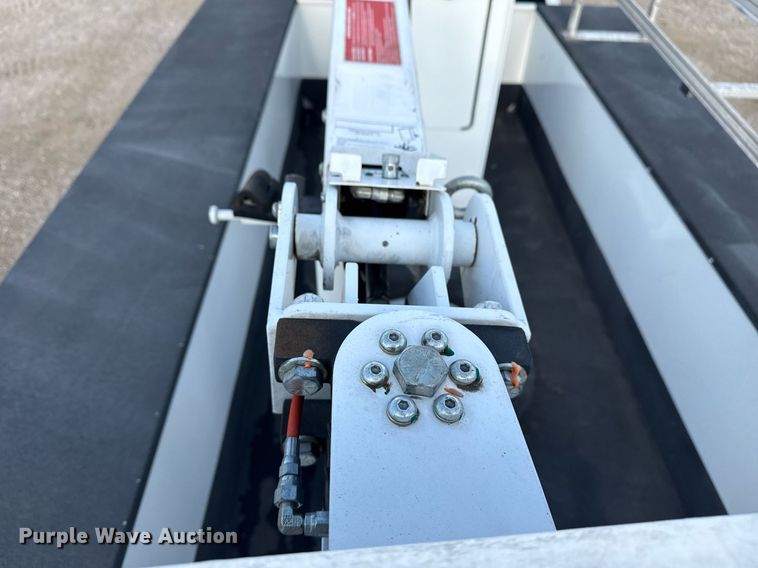 image for item EG5693 2018 Ford F550 Crew Cab bucket truck