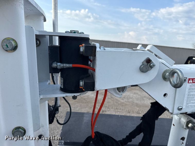 image for item EG5693 2018 Ford F550 Crew Cab bucket truck