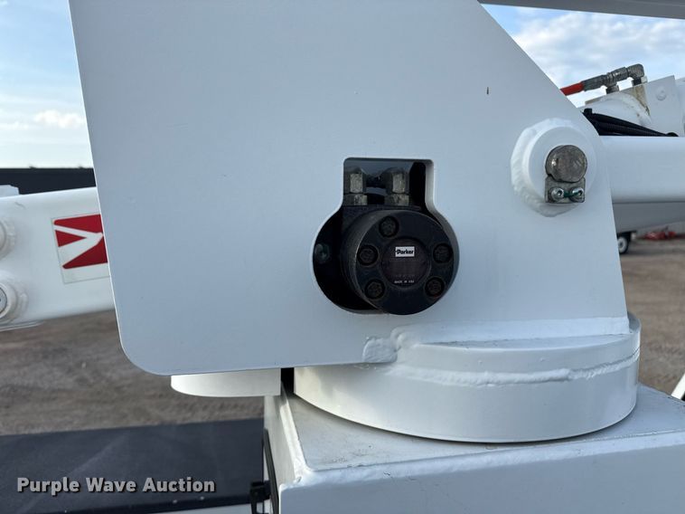 image for item EG5693 2018 Ford F550 Crew Cab bucket truck