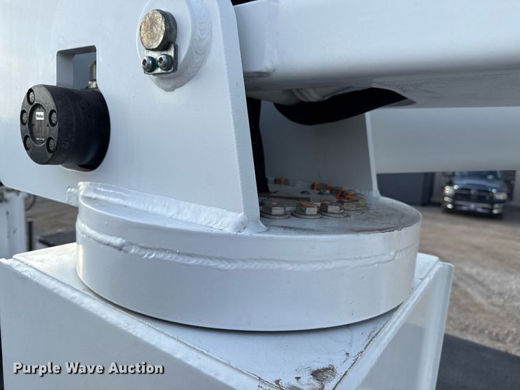 image for item EG5693 2018 Ford F550 Crew Cab bucket truck