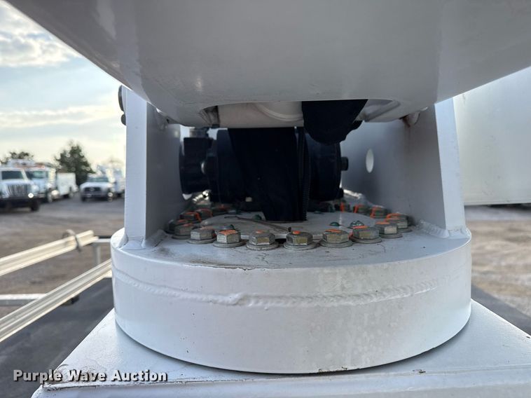 image for item EG5693 2018 Ford F550 Crew Cab bucket truck