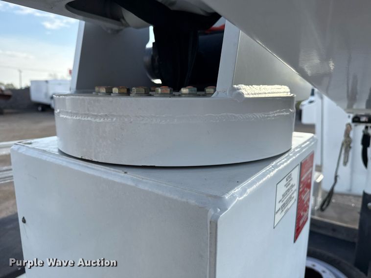 image for item EG5693 2018 Ford F550 Crew Cab bucket truck