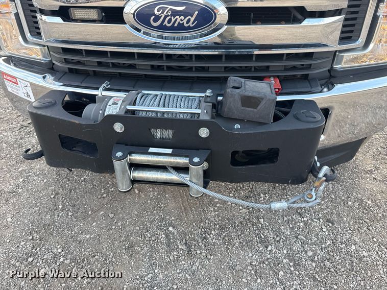 image for item EG5693 2018 Ford F550 Crew Cab bucket truck