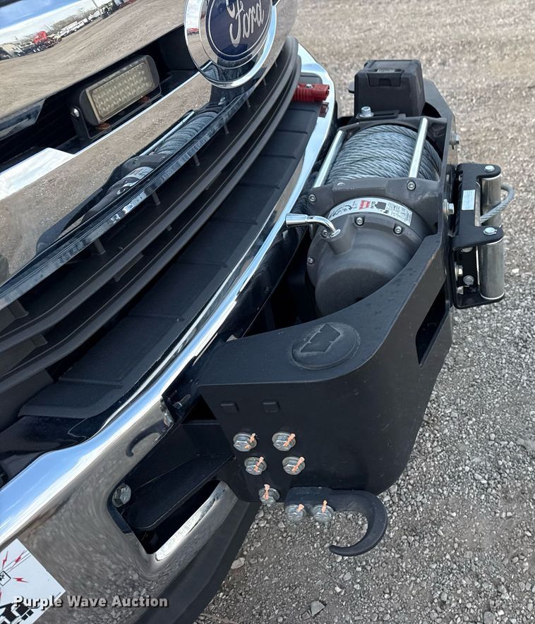 image for item EG5693 2018 Ford F550 Crew Cab bucket truck