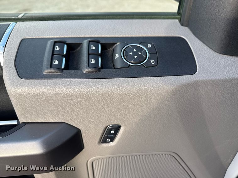 image for item EG5693 2018 Ford F550 Crew Cab bucket truck