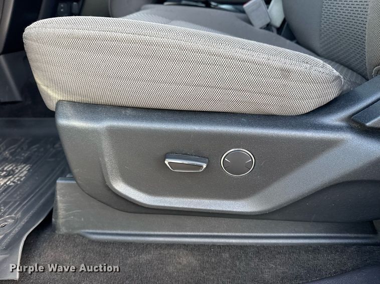 image for item EG5693 2018 Ford F550 Crew Cab bucket truck