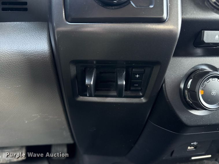 image for item EG5693 2018 Ford F550 Crew Cab bucket truck