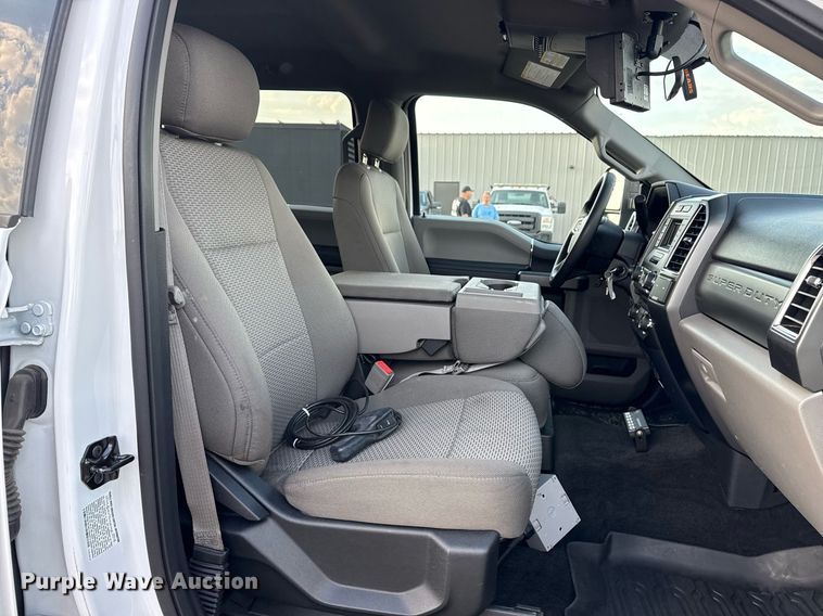 image for item EG5693 2018 Ford F550 Crew Cab bucket truck