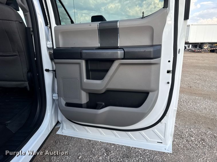 image for item EG5693 2018 Ford F550 Crew Cab bucket truck