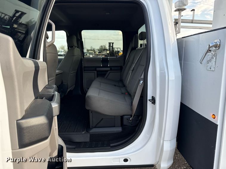 image for item EG5693 2018 Ford F550 Crew Cab bucket truck