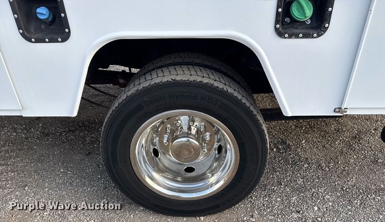 image for item EG5693 2018 Ford F550 Crew Cab bucket truck