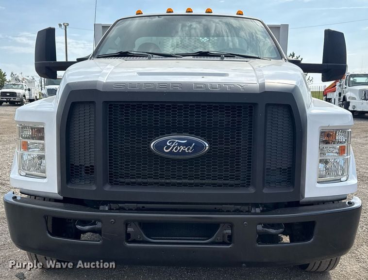 image for item EG5698 2016 Ford F650 Super Duty flatbed truck