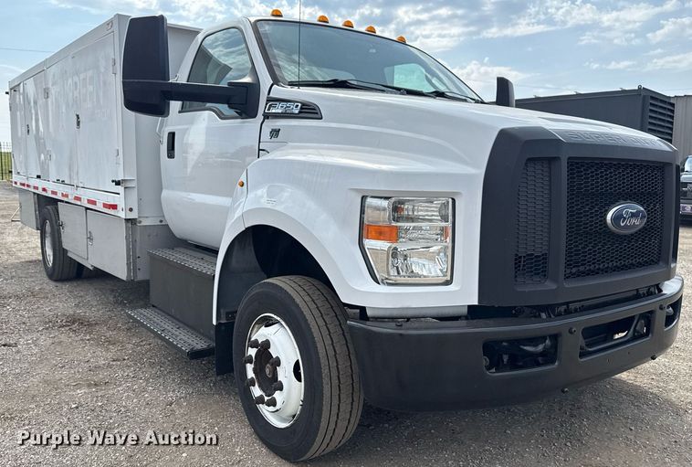image for item EG5698 2016 Ford F650 Super Duty flatbed truck