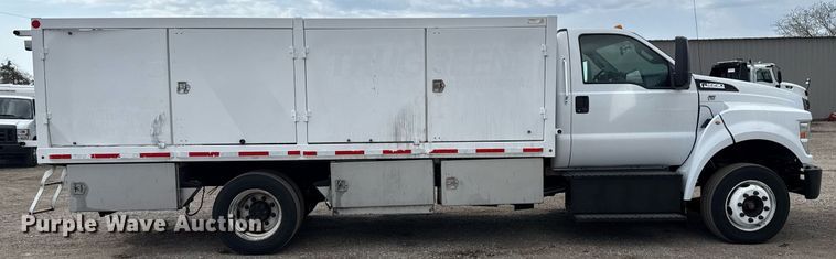 image for item EG5698 2016 Ford F650 Super Duty flatbed truck