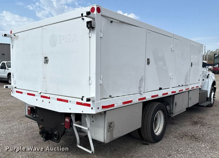 image for item EG5698 2016 Ford F650 Super Duty flatbed truck