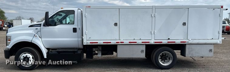 image for item EG5698 2016 Ford F650 Super Duty flatbed truck