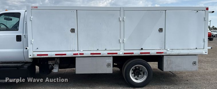 image for item EG5698 2016 Ford F650 Super Duty flatbed truck