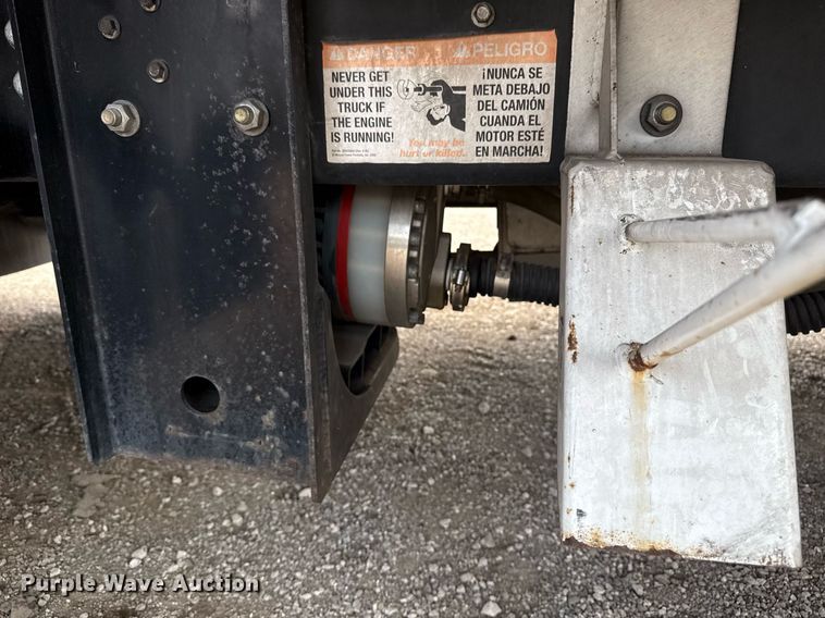 image for item EG5698 2016 Ford F650 Super Duty flatbed truck