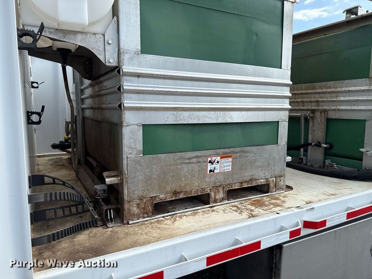 image for item EG5698 2016 Ford F650 Super Duty flatbed truck