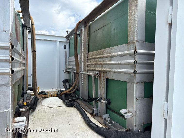 image for item EG5698 2016 Ford F650 Super Duty flatbed truck