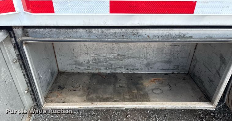 image for item EG5698 2016 Ford F650 Super Duty flatbed truck