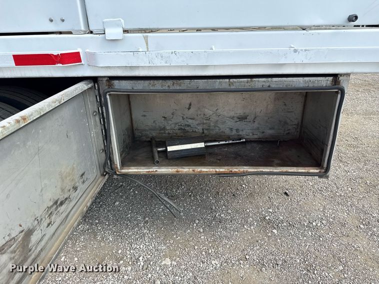 image for item EG5698 2016 Ford F650 Super Duty flatbed truck