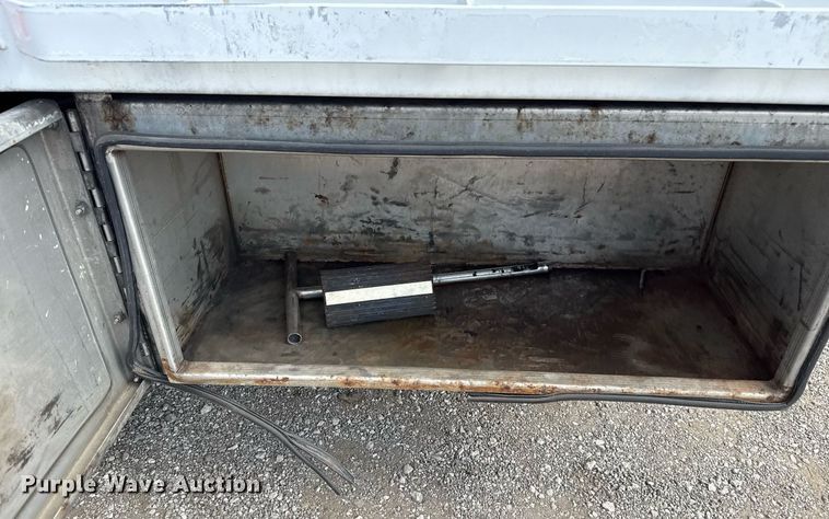 image for item EG5698 2016 Ford F650 Super Duty flatbed truck