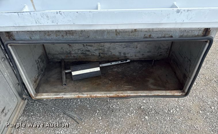 image for item EG5698 2016 Ford F650 Super Duty flatbed truck