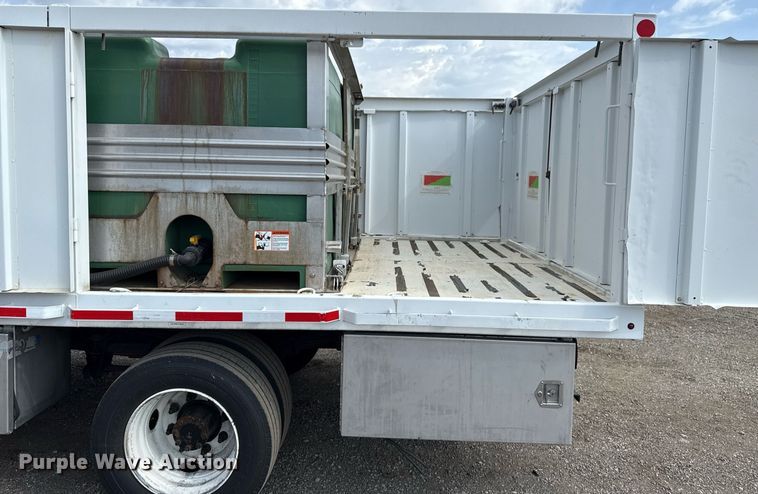 image for item EG5698 2016 Ford F650 Super Duty flatbed truck