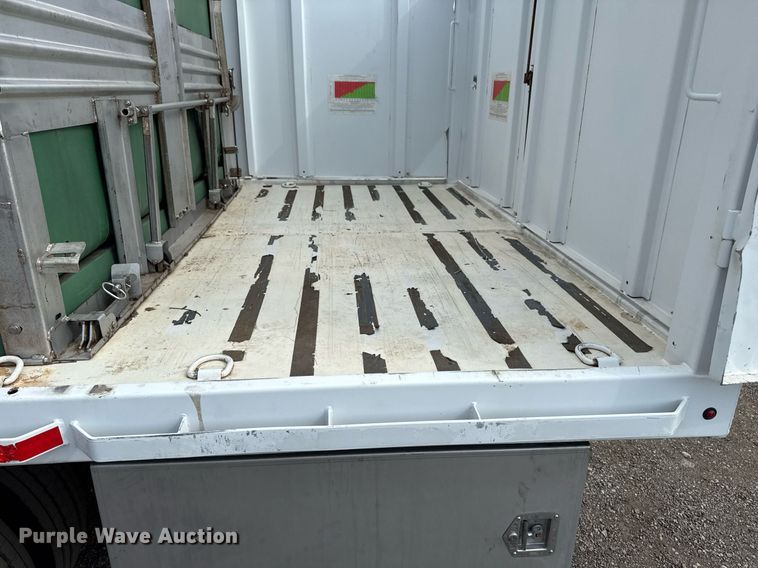 image for item EG5698 2016 Ford F650 Super Duty flatbed truck