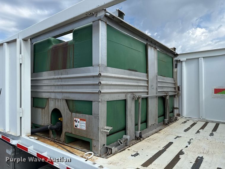 image for item EG5698 2016 Ford F650 Super Duty flatbed truck