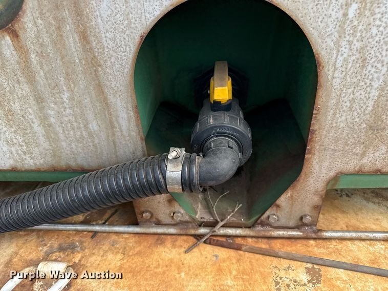 image for item EG5698 2016 Ford F650 Super Duty flatbed truck