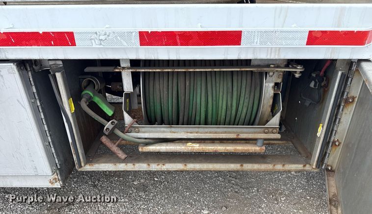 image for item EG5698 2016 Ford F650 Super Duty flatbed truck