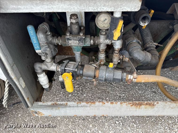 image for item EG5698 2016 Ford F650 Super Duty flatbed truck