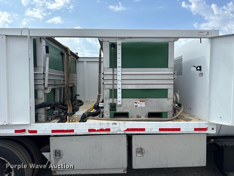 image for item EG5698 2016 Ford F650 Super Duty flatbed truck