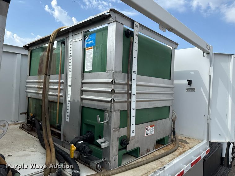 image for item EG5698 2016 Ford F650 Super Duty flatbed truck