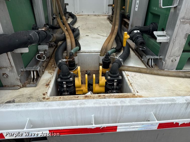 image for item EG5698 2016 Ford F650 Super Duty flatbed truck