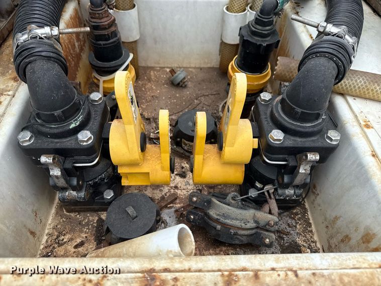 image for item EG5698 2016 Ford F650 Super Duty flatbed truck