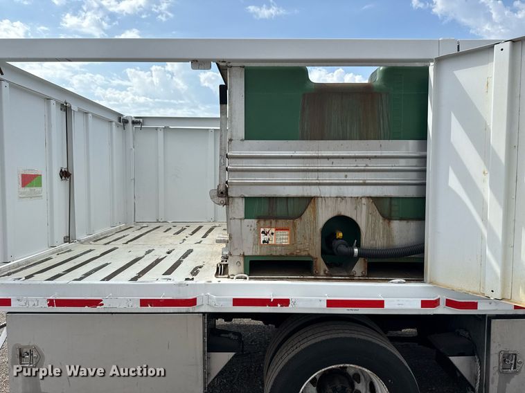 image for item EG5698 2016 Ford F650 Super Duty flatbed truck