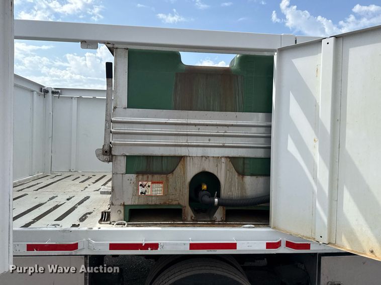 image for item EG5698 2016 Ford F650 Super Duty flatbed truck