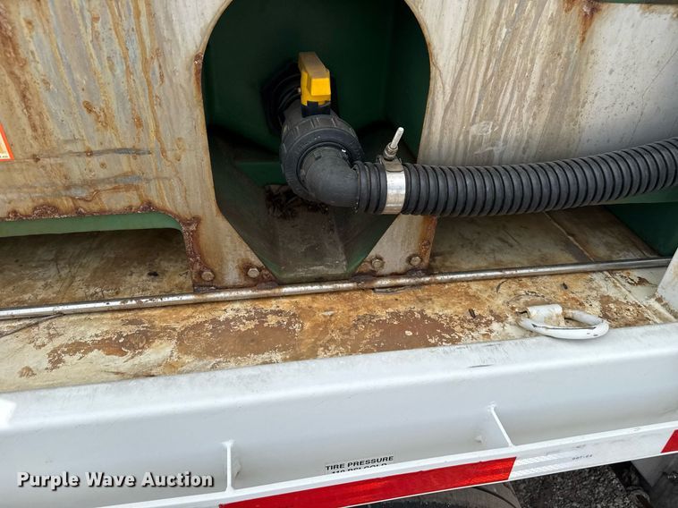 image for item EG5698 2016 Ford F650 Super Duty flatbed truck