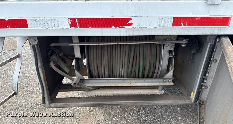 image for item EG5698 2016 Ford F650 Super Duty flatbed truck